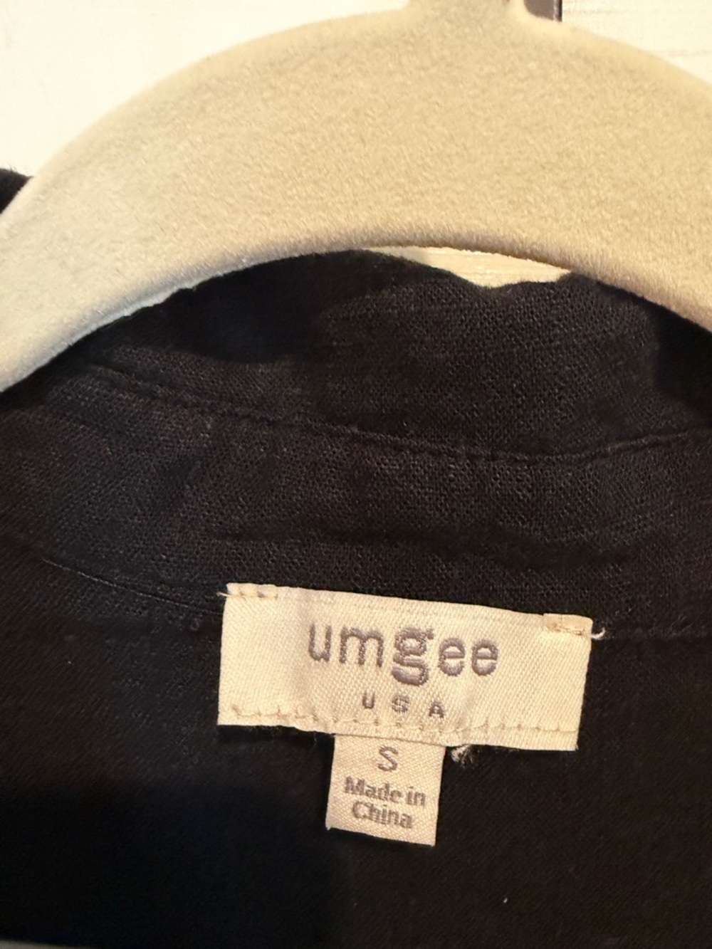 Umgee Black Tiered Short-Sleeve Tunic with Frayed Hem - Picture 2 of 4